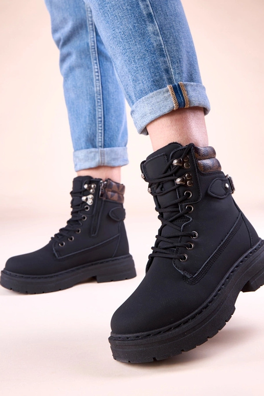 Czarne traperki ocieplane z matowej...