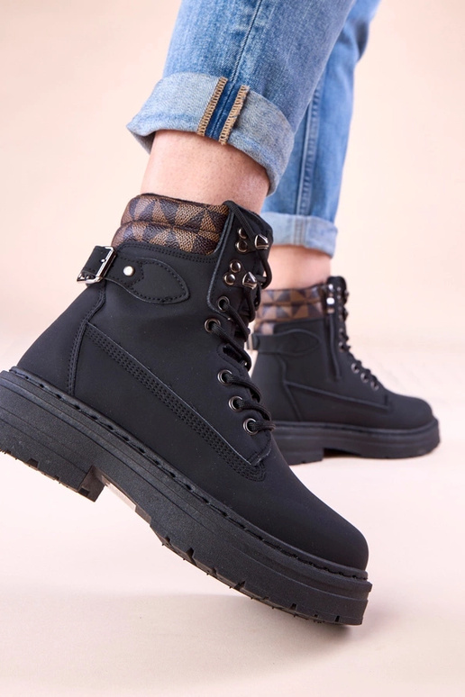 Czarne traperki ocieplane z matowej...