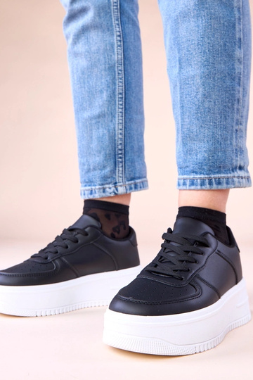 Czarne sneakersy na platformie Avita