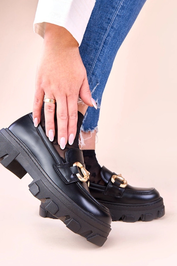 Czarne mokasyny ze złotą...