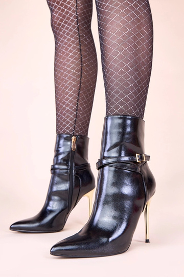 Czarne botki na złotej...