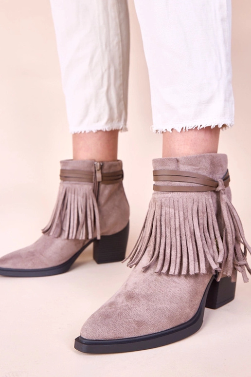 Ciemnobeżowe botki na słupku zdobione...