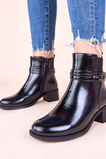 Czarne botki na słupku z... 2