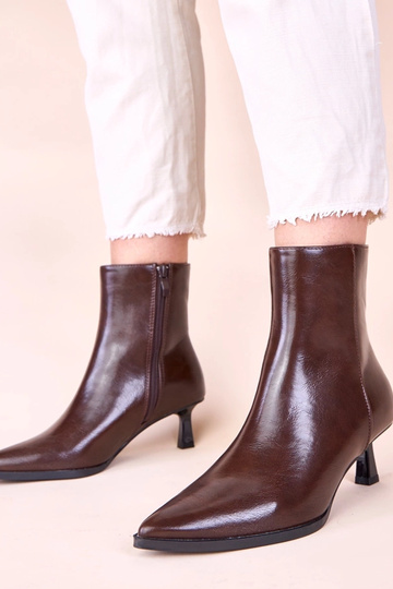 Brązowe botki na szpilce...