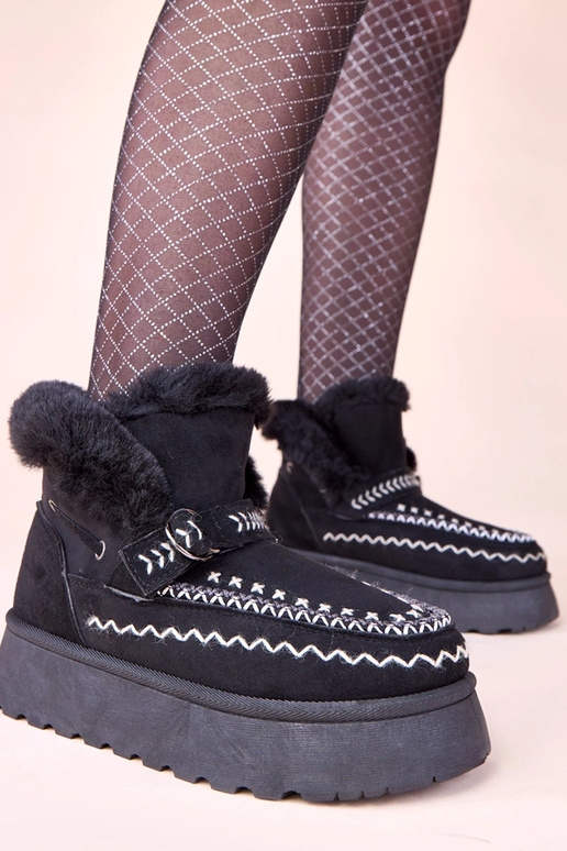 Czarne śniegowce z ozdobnym haftem Ciana