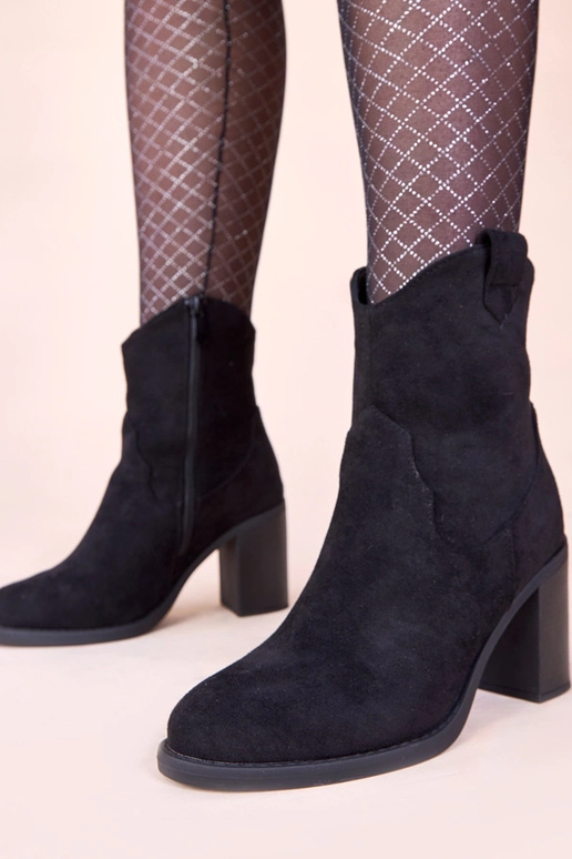 Czarne botki na słupku z ekozamszu Mirmi