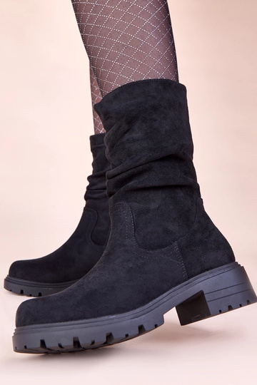 Czarne botki na platformie...