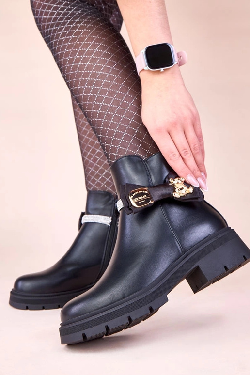 Czarne botki zdobione cyrkoniami i...