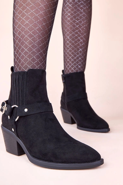 Czarne botki na słupku z ozdobnymi...