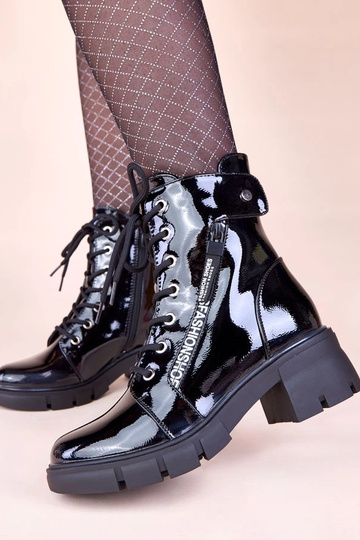 Czarne botki lakierowane na... 2