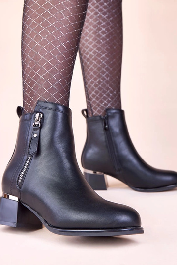 Czarne botki na klocku z... 2