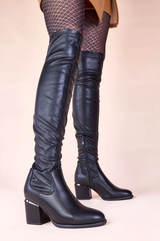 Czarne kozaki za kolano na ozdobnym...