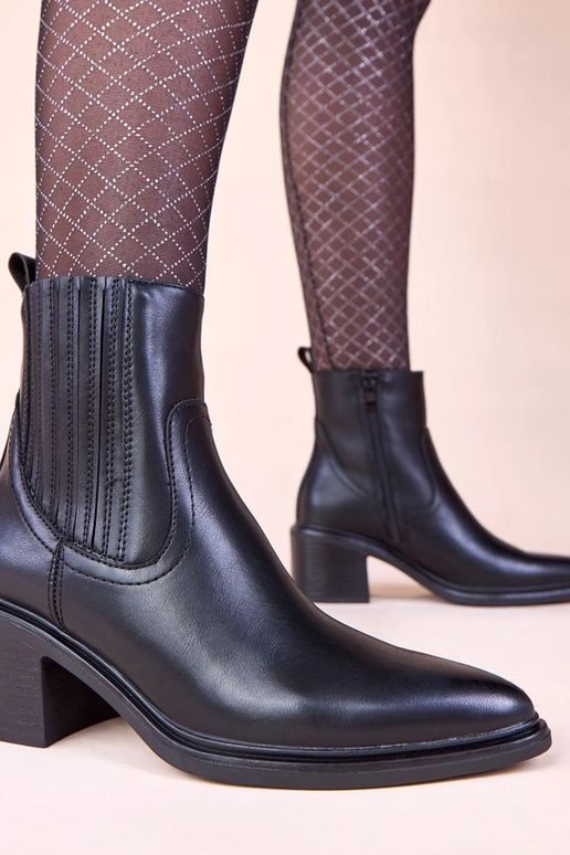 Czarne botki na słupku z elastyczną...