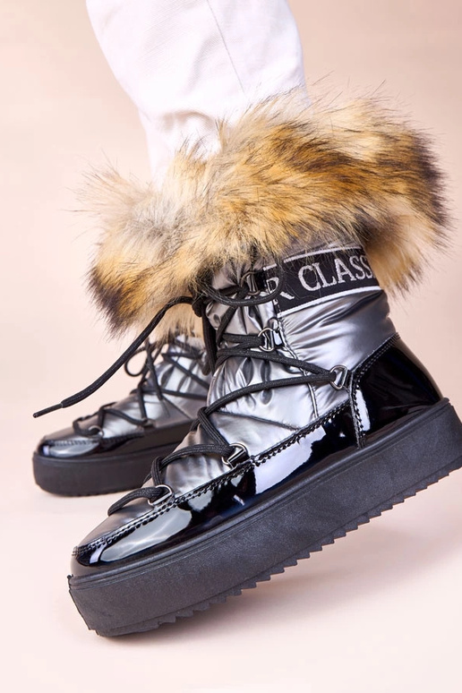 Szare śniegowce wiązane z futerkiem...