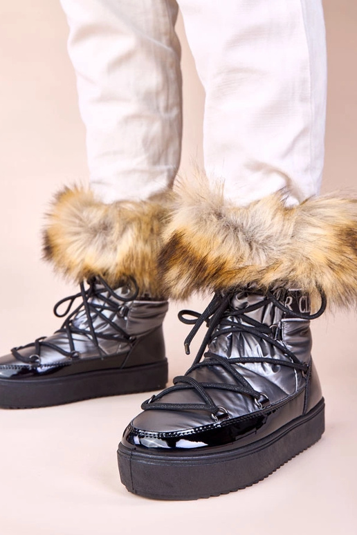 Szare śniegowce wiązane z futerkiem...