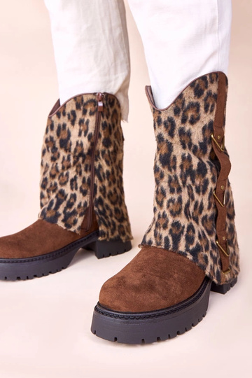 Brązowe botki z panterkową...