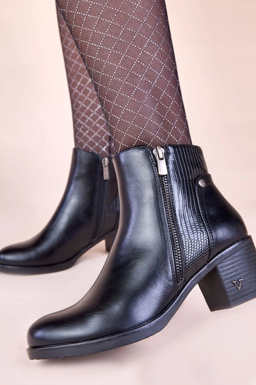 Czarne botki na słupku z... 2