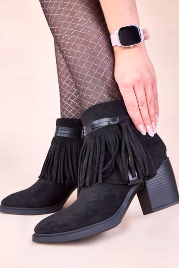 Czarne botki na słupku... 2