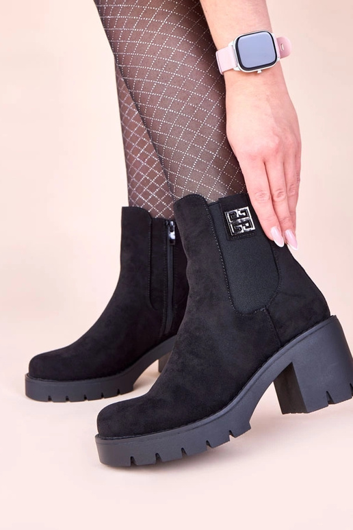 Czarne botki na słupku z elastyczną...