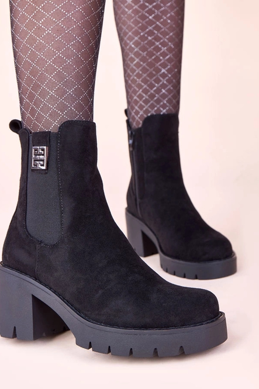 Czarne botki na słupku z elastyczną...