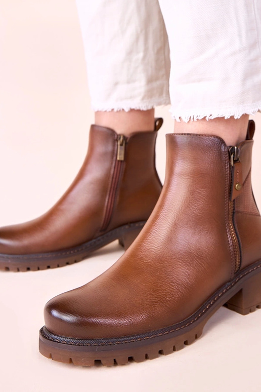 Brązowe botki na subtelnym słupku z...