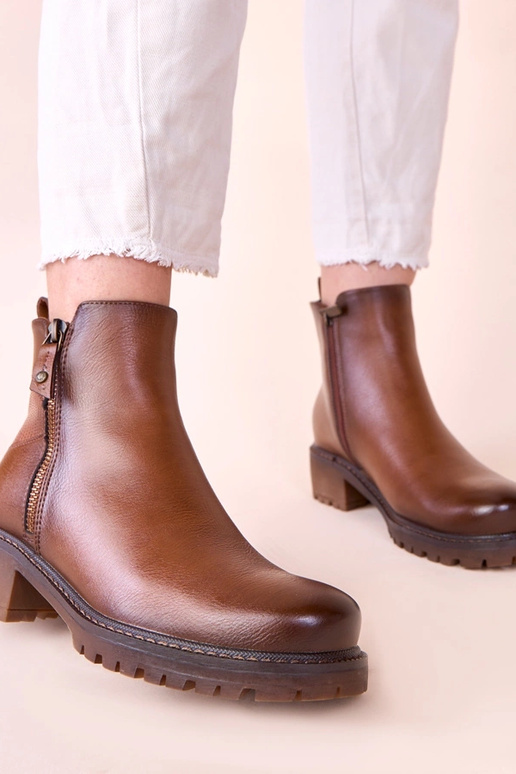 Brązowe botki na subtelnym słupku z...