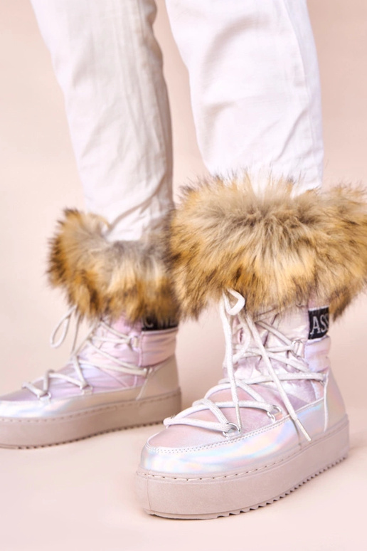 Srebrne śniegowce z różową poświatą...