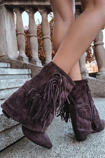 Women's heeled ankle boots with fringes and golden buckles chocolate Evelisse 2