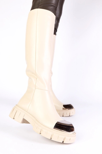 Beżowe kozaki ze złotym...