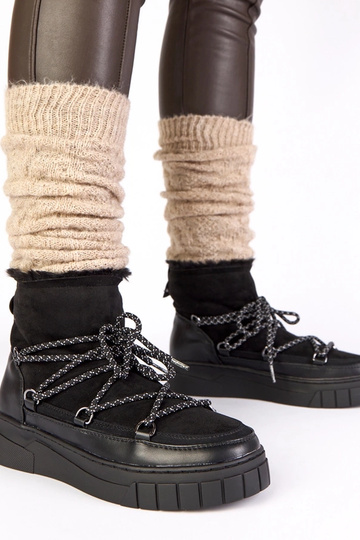 Czarne śniegowce sznurowane...