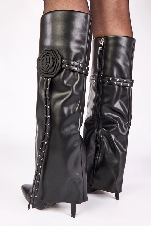 Czarne kozaki na szpilce z wywiniętą...