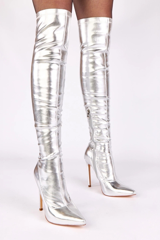 Srebrne kozaki na szpilce za kolano...