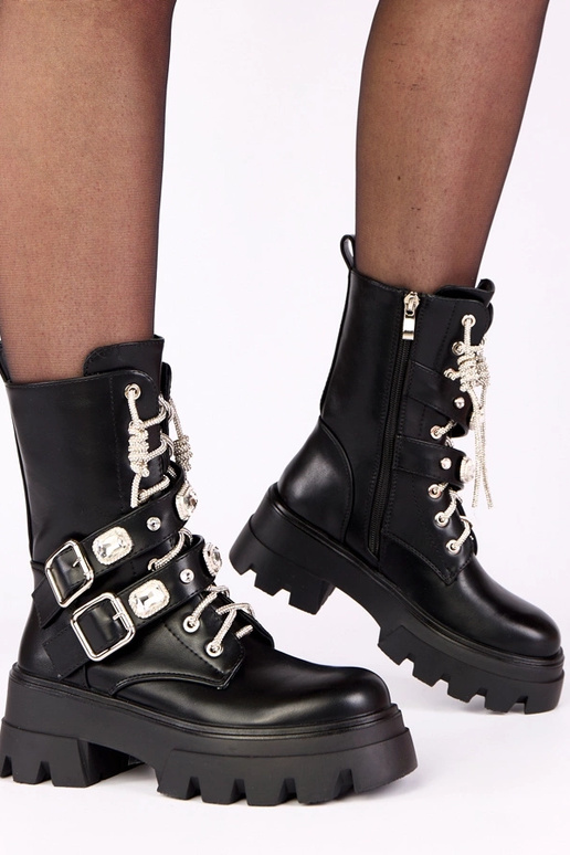 Czarne botki na platformie zdobione...