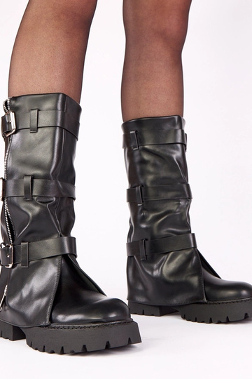 Czarne kozaki na platformie...