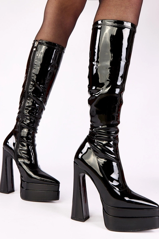 Czarne kozaki na słupku lakierowane z...