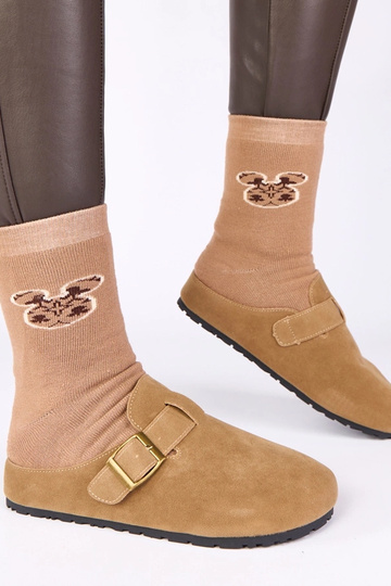 Beżowe mule z ozdobną... 2