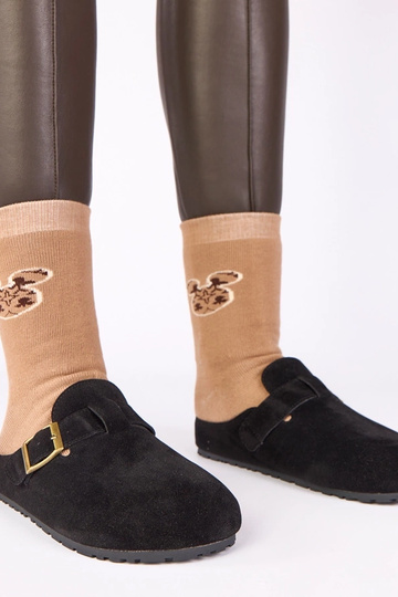 Czarne mule z ozdobną... 2