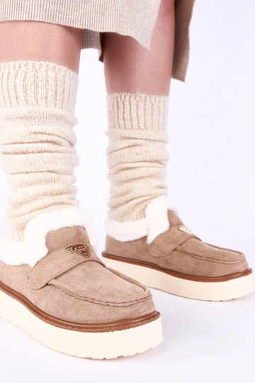 Ciemnobeżowe mokasyny...