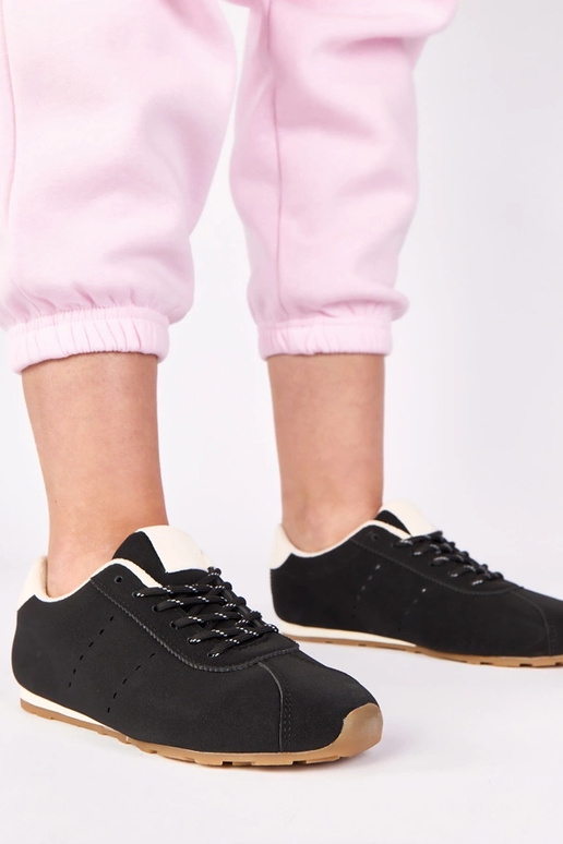 Czarne sneakersy z białym akcentem Birna