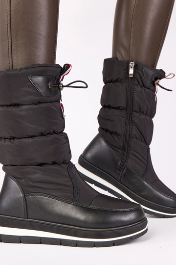 Czarne śniegowce na niskim...