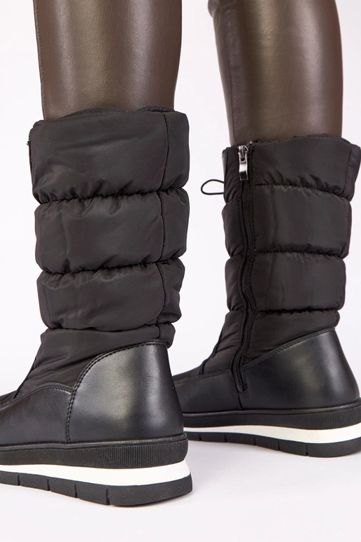 Czarne śniegowce na niskim koturnie...