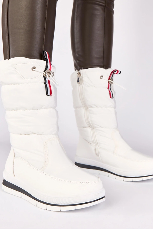 Białe śniegowce na niskim koturnie ze...