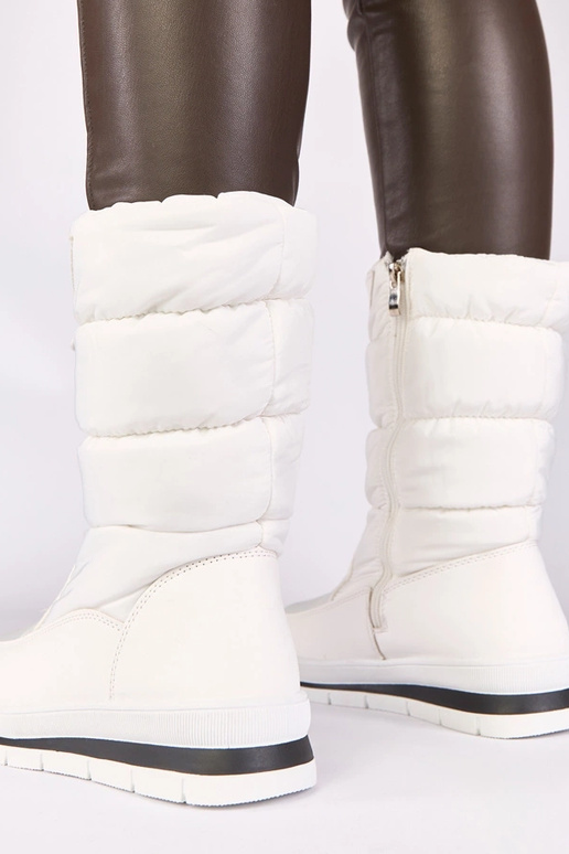 Białe śniegowce na niskim koturnie ze...