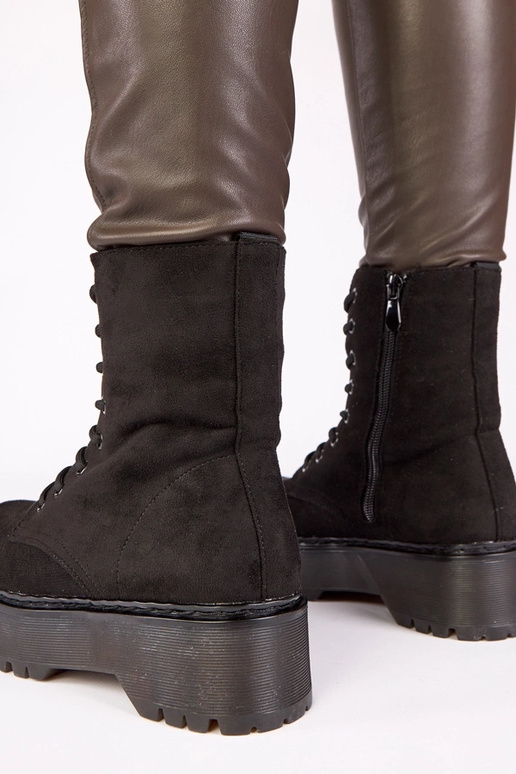 Czarne botki na platformie z...