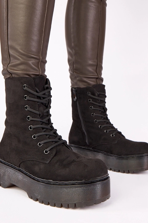 Czarne botki na platformie z...