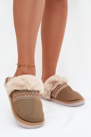 Women's slippers with fur and embroidery green Devianne 2