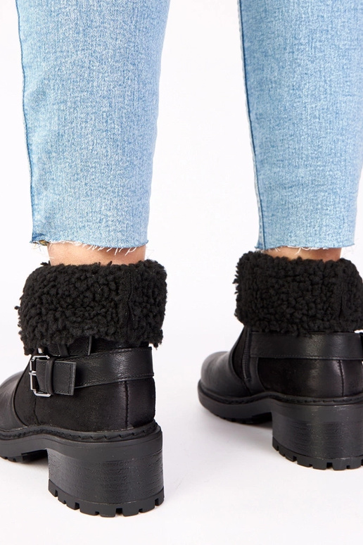 Czarne botki na obcasie z wywijaną...