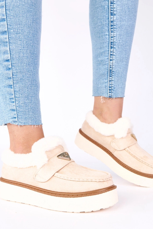 Jasnobeżowe mokasyny ocieplane...