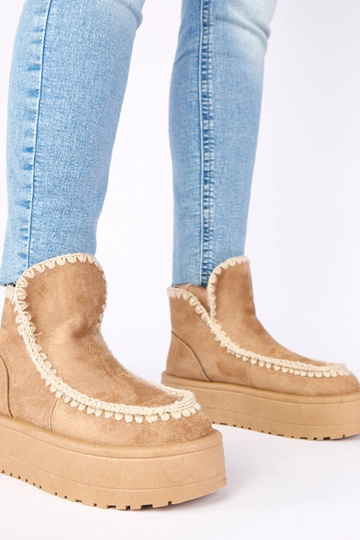 Ciemnobeżowe śniegowce na...