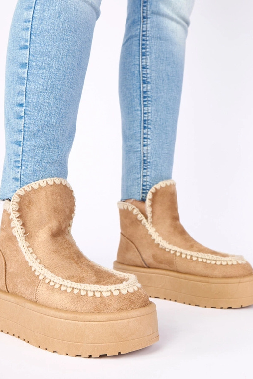 Ciemnobeżowe śniegowce na platformie...